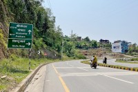 बाटोमै बिलाएका यात्रीहरू