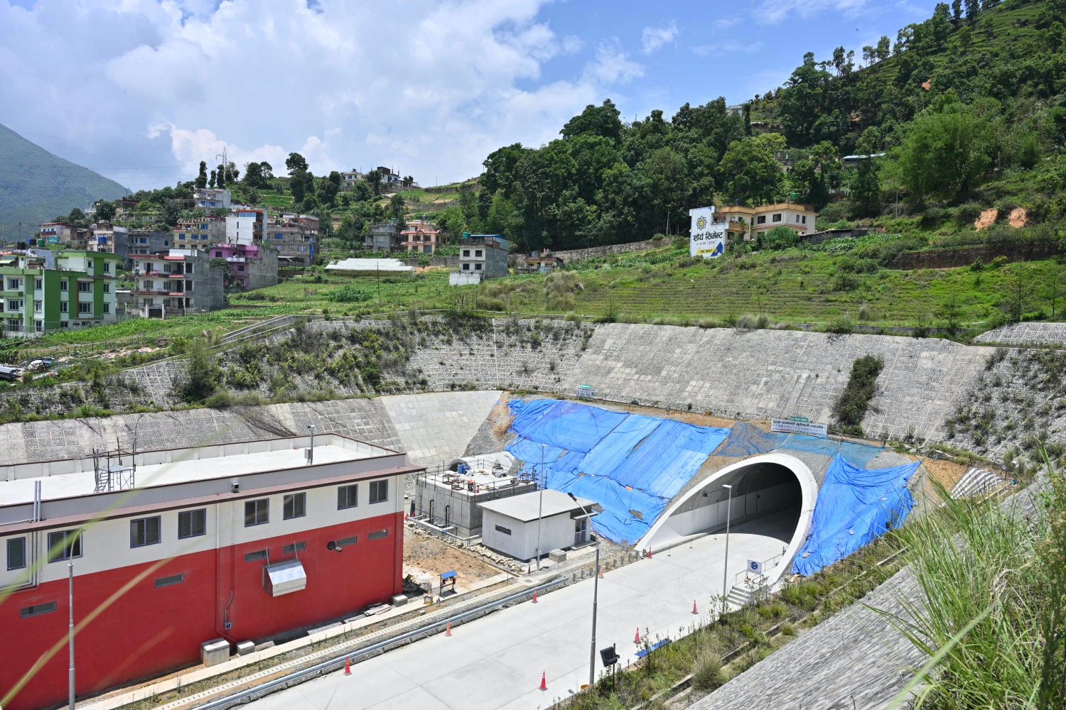 राष्ट्रिय हित भर्सेस सामुदायिक आवश्यकता