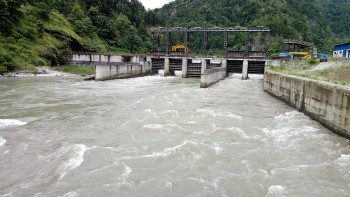 हाइड्रोपावरः सञ्चालकलाई मोज, लगानीकर्ताको हात रित्तै