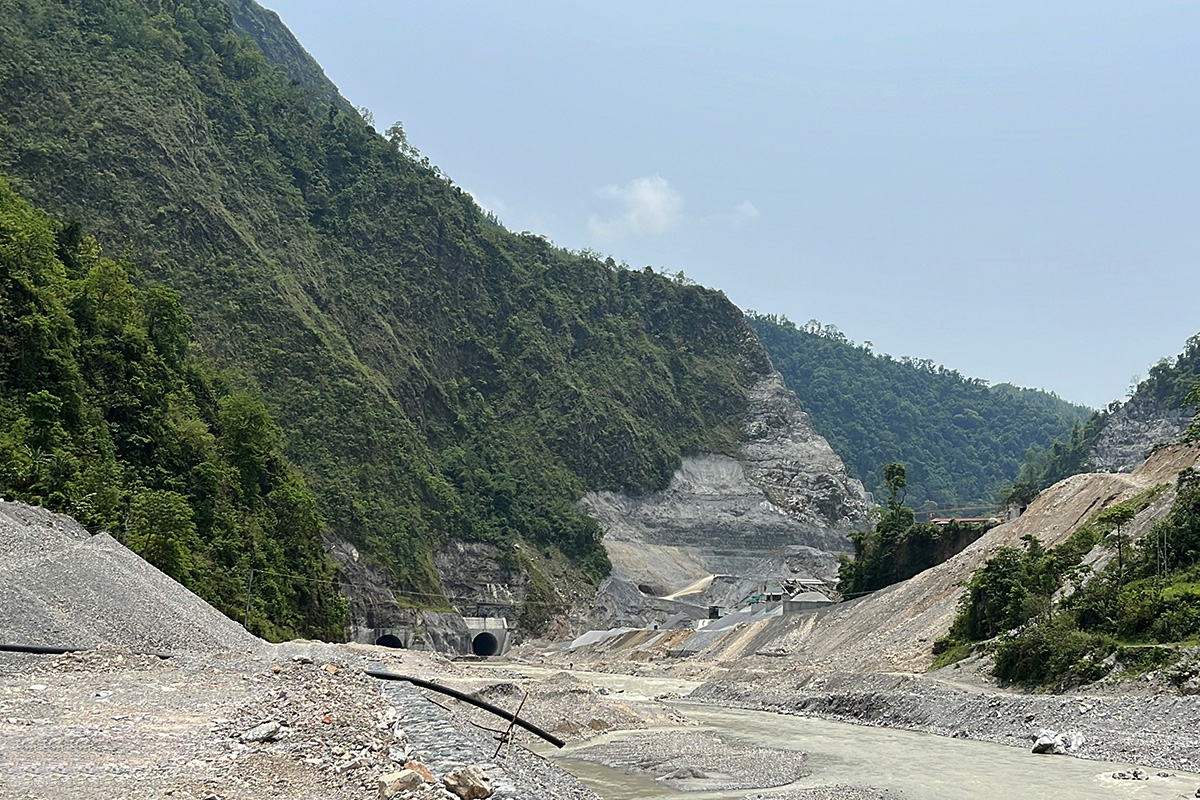 देशलाई गौरवको आयोजना, आदिवासीलाई थातथलोबाटै लखेटिने भय