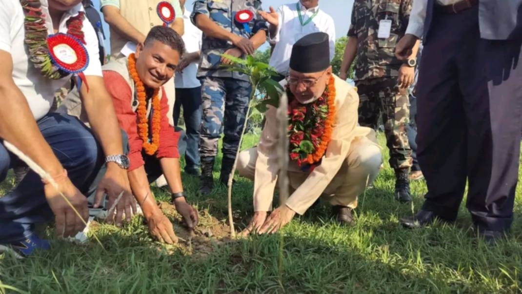 बलचौरकै-वृक्षारोपण-कार्यक्रममा-सुदूरपश्चिम-प्रदेशका-प्रदेश-प्रमुख-नजिर-मिया-1775200924.jpeg