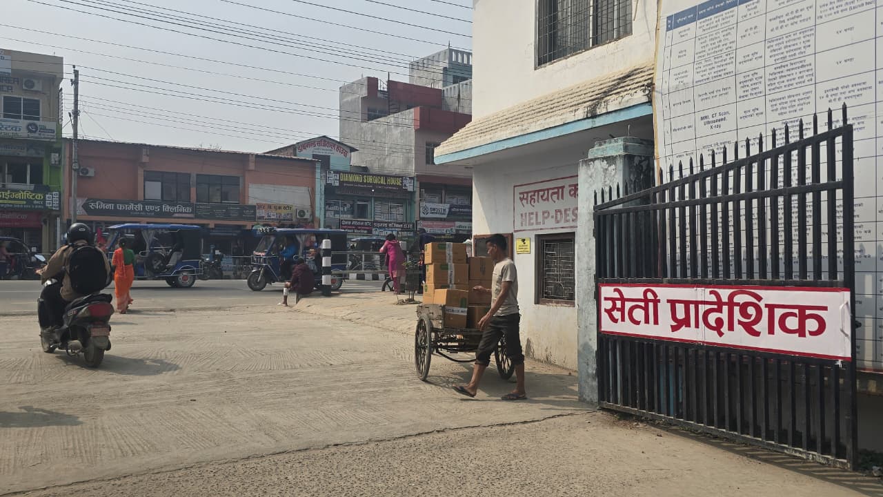 सेती--प्रादेशिक-अस्पतालकै-अगाडी-रहेका-क्लिनिकहरू-1-1773819341.jpeg
