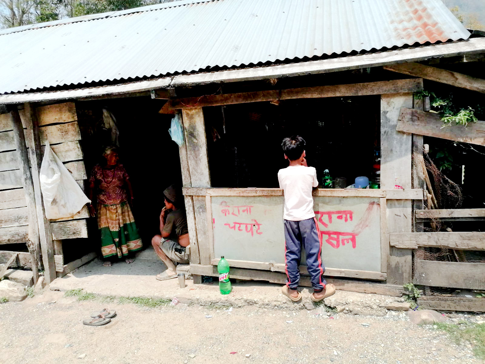 ७-राक्सिराङ्,-देविटारमा-सीतारामको-पसल-।-जहाँ-उनीसहित-तीनजनालाई-चट्याङ्-लागेको-थियो-1782900284.jpg